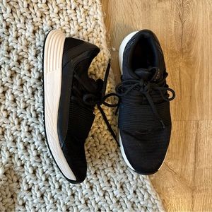 Under Armour black tennis shoes